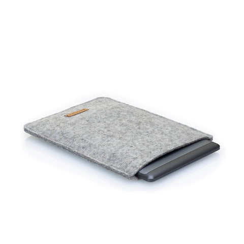 Étui pour PocketBook InkPad 3 | en feutre et coton biologique | gris clair - rayures | Modèle "LAISSER"